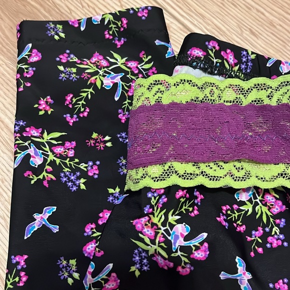 Boutique dance top and full length leggings. Bristol’s Motion Dancewear - Picture 4 of 5